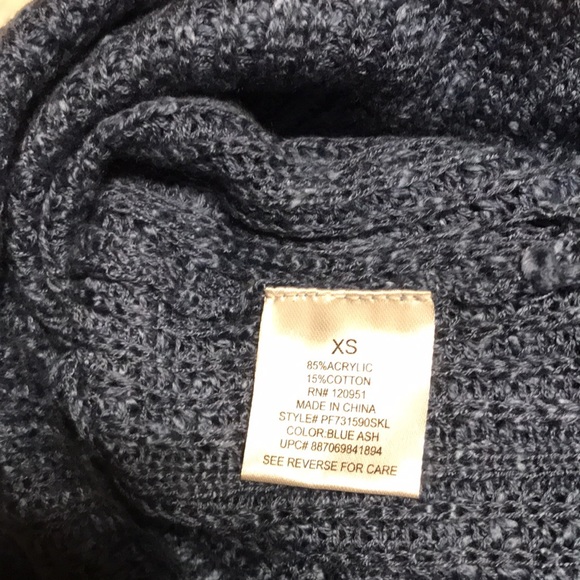 Ladies “Pink Republic” Blue V-Neck Long Sweater - Picture 12 of 12